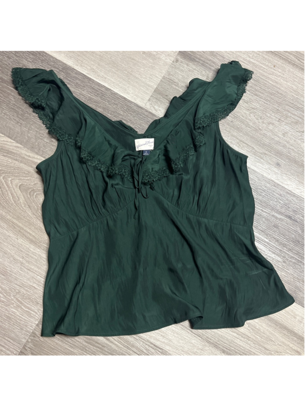 Women's Universal Thread Blouse XL Green Ruffle V-Neck Top Lace size XL - Picture 4 of 7